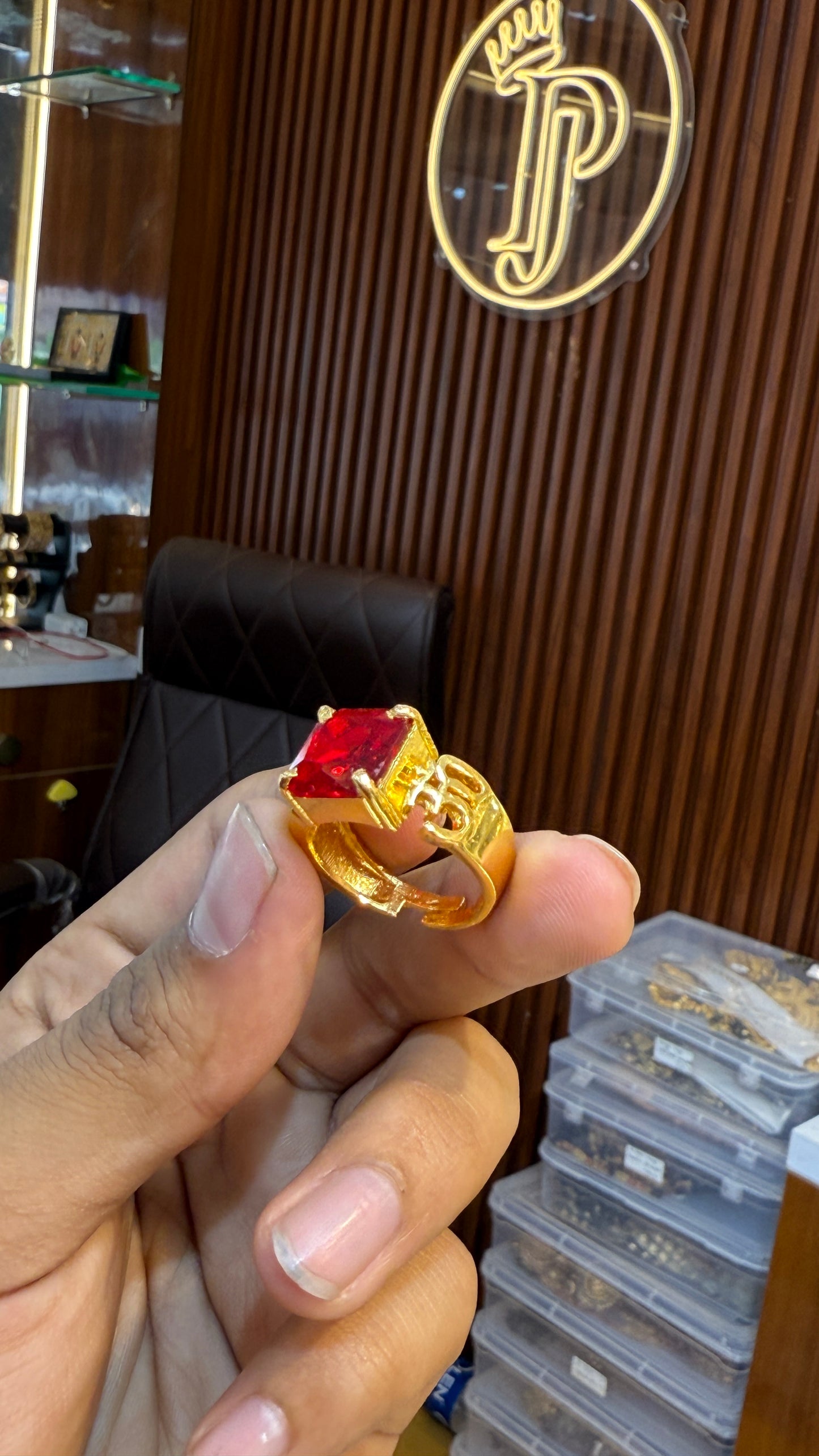 Om Red Stone Ring 4.8⭐️⭐️⭐️⭐️⭐️ (932)