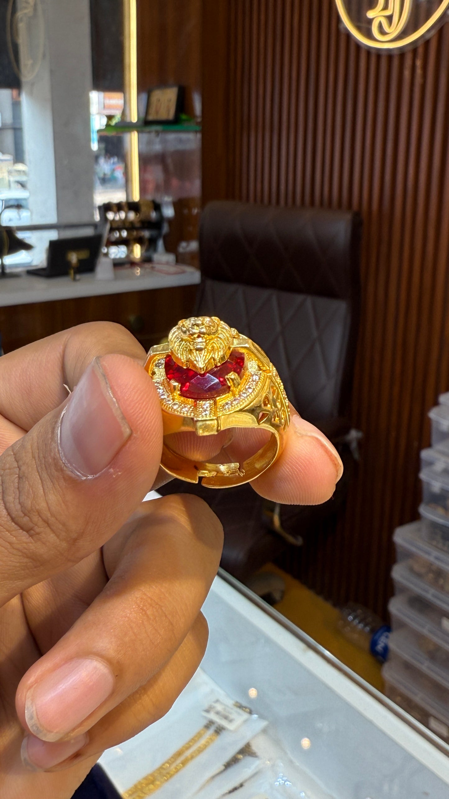 Lion Red Stone Ring 3.2⭐️⭐️⭐️(347)