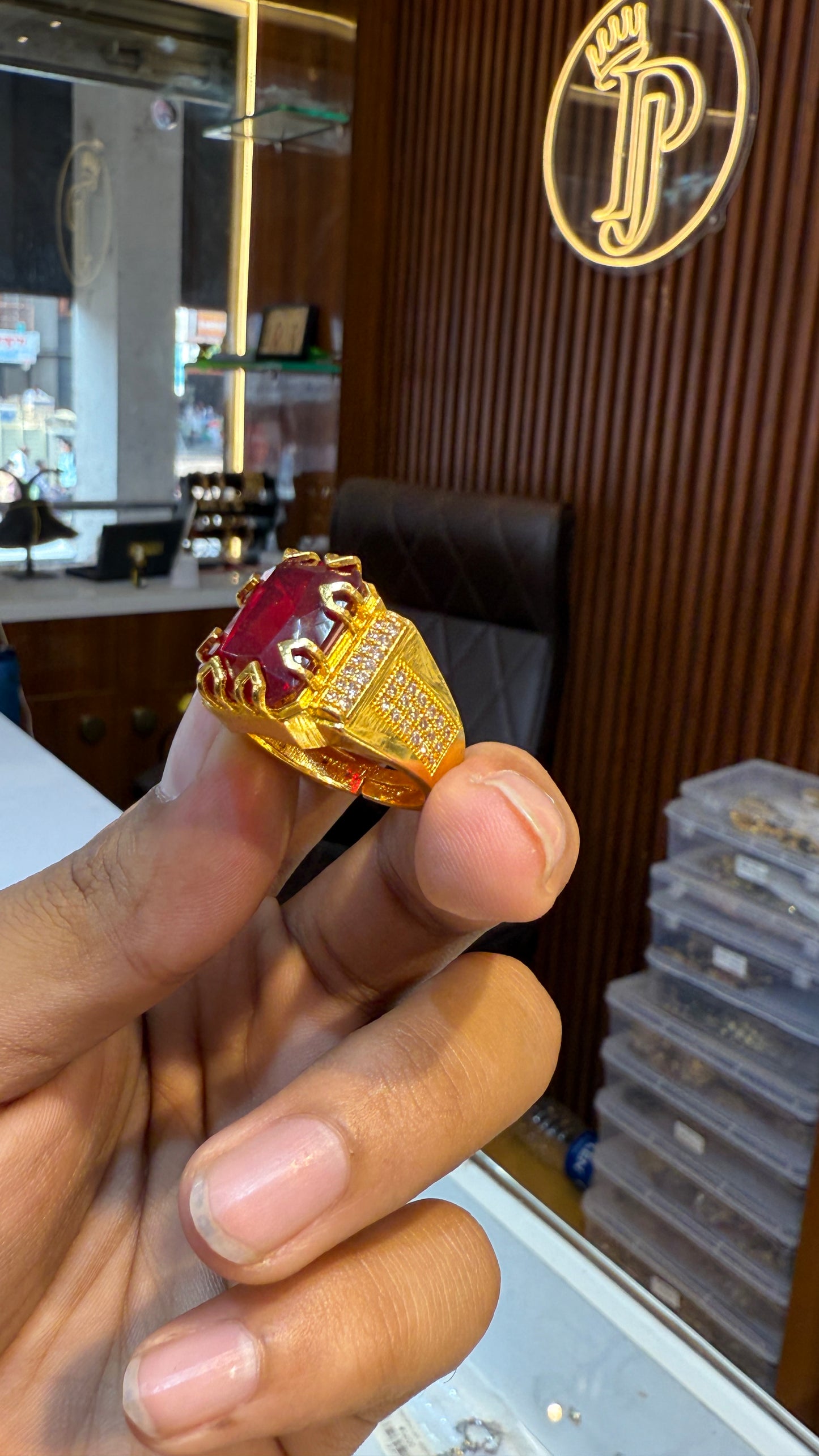 Red Stone Ring 3.2⭐️⭐️⭐️(581)