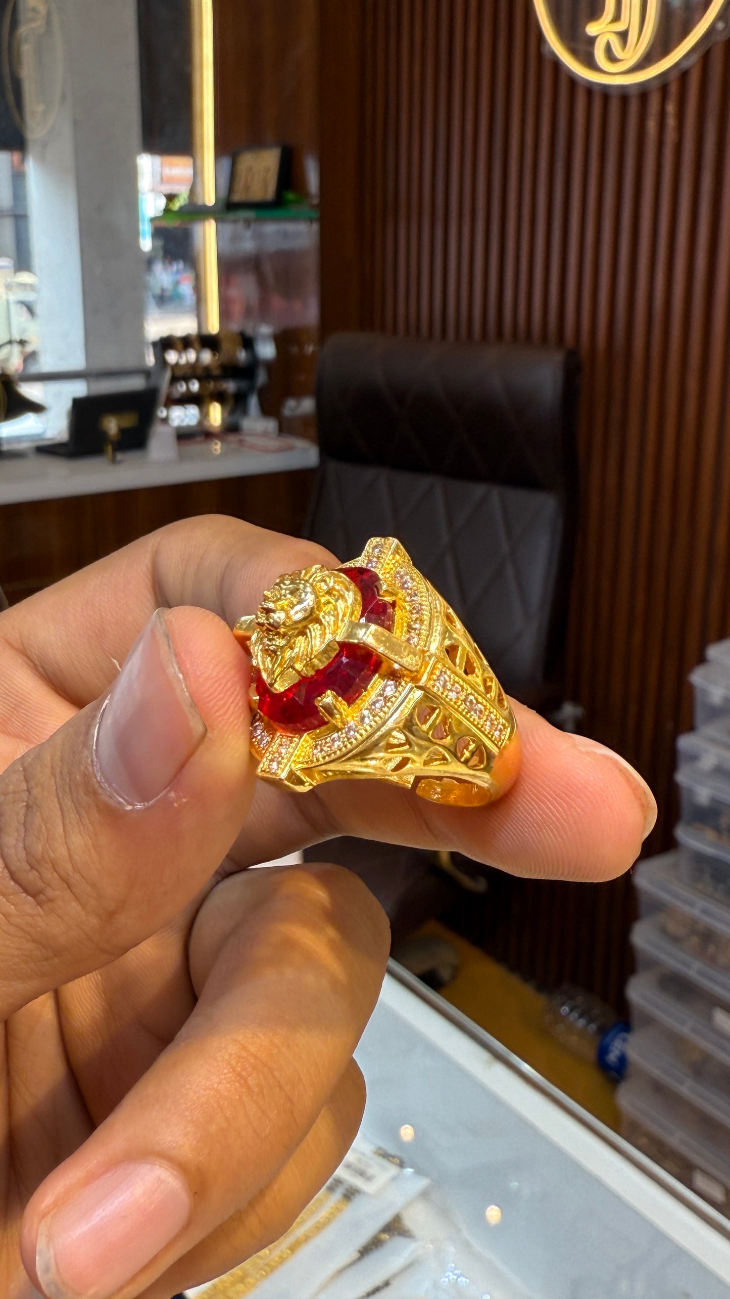 Lion Red Stone Ring 3.2⭐️⭐️⭐️(347)