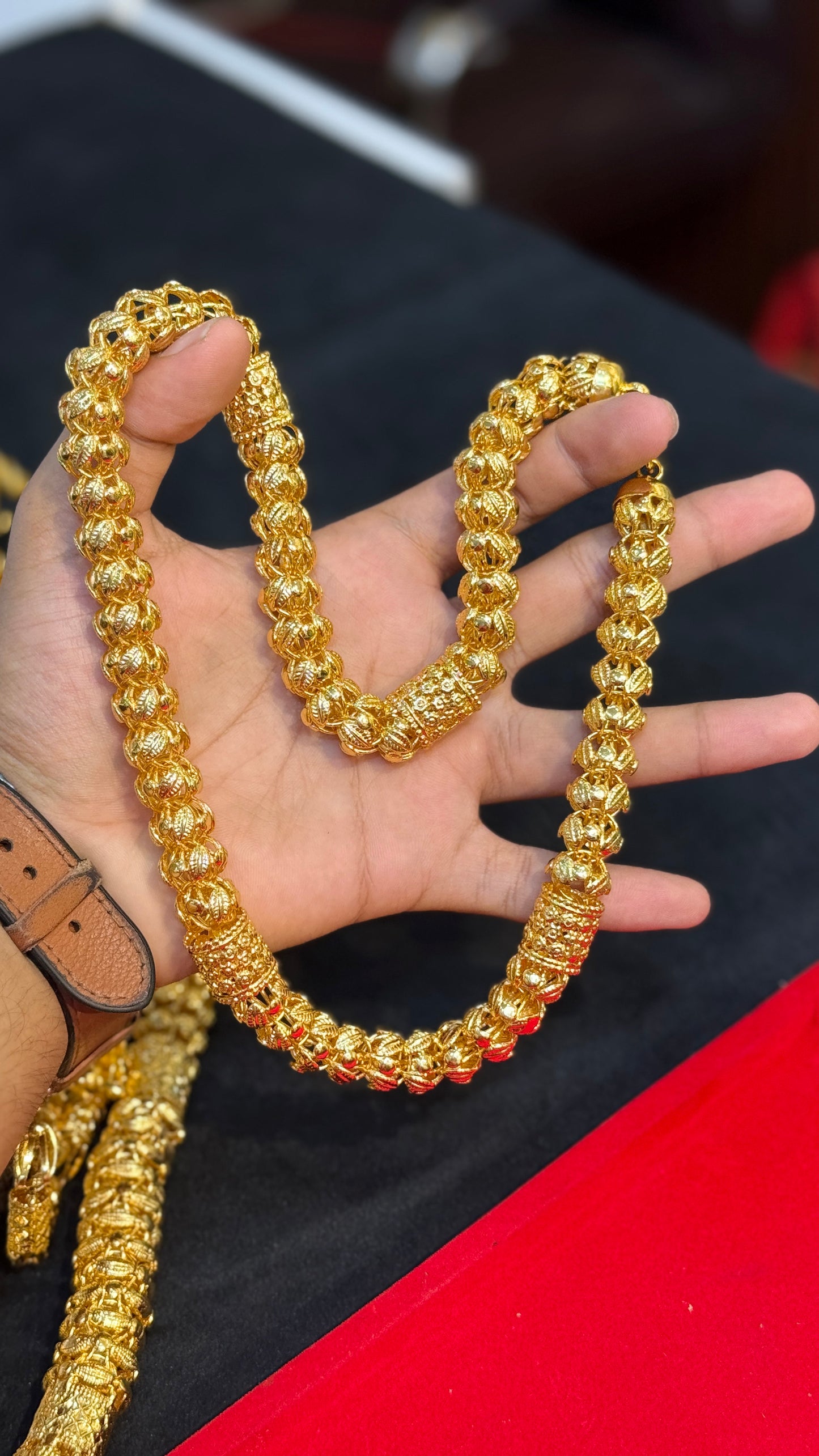 Hollow gold plated chain 4.4⭐️⭐️⭐️⭐️ (4686)