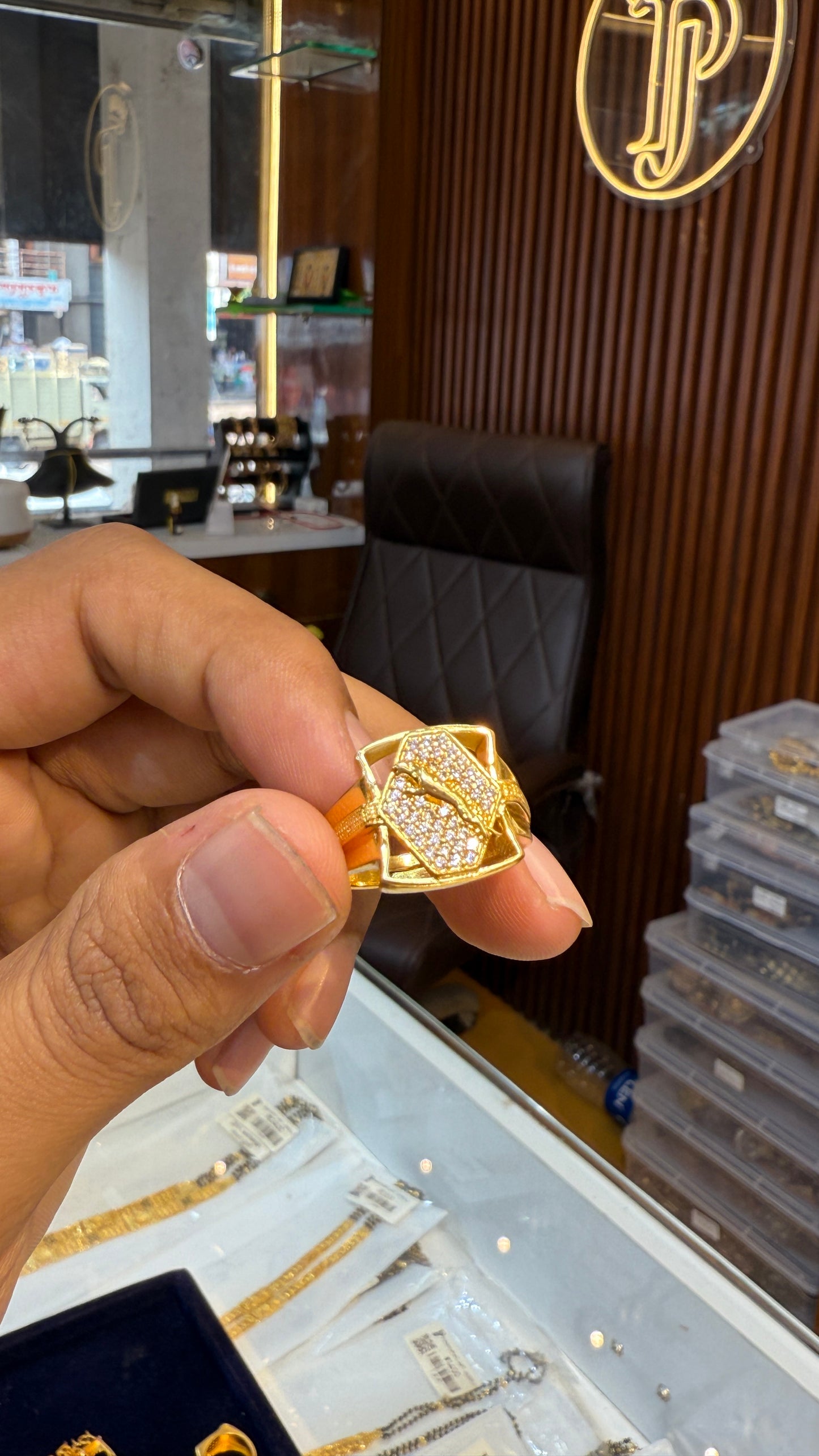 A D Jaguar Ring . 4.6⭐️⭐️⭐️⭐️ (4310)