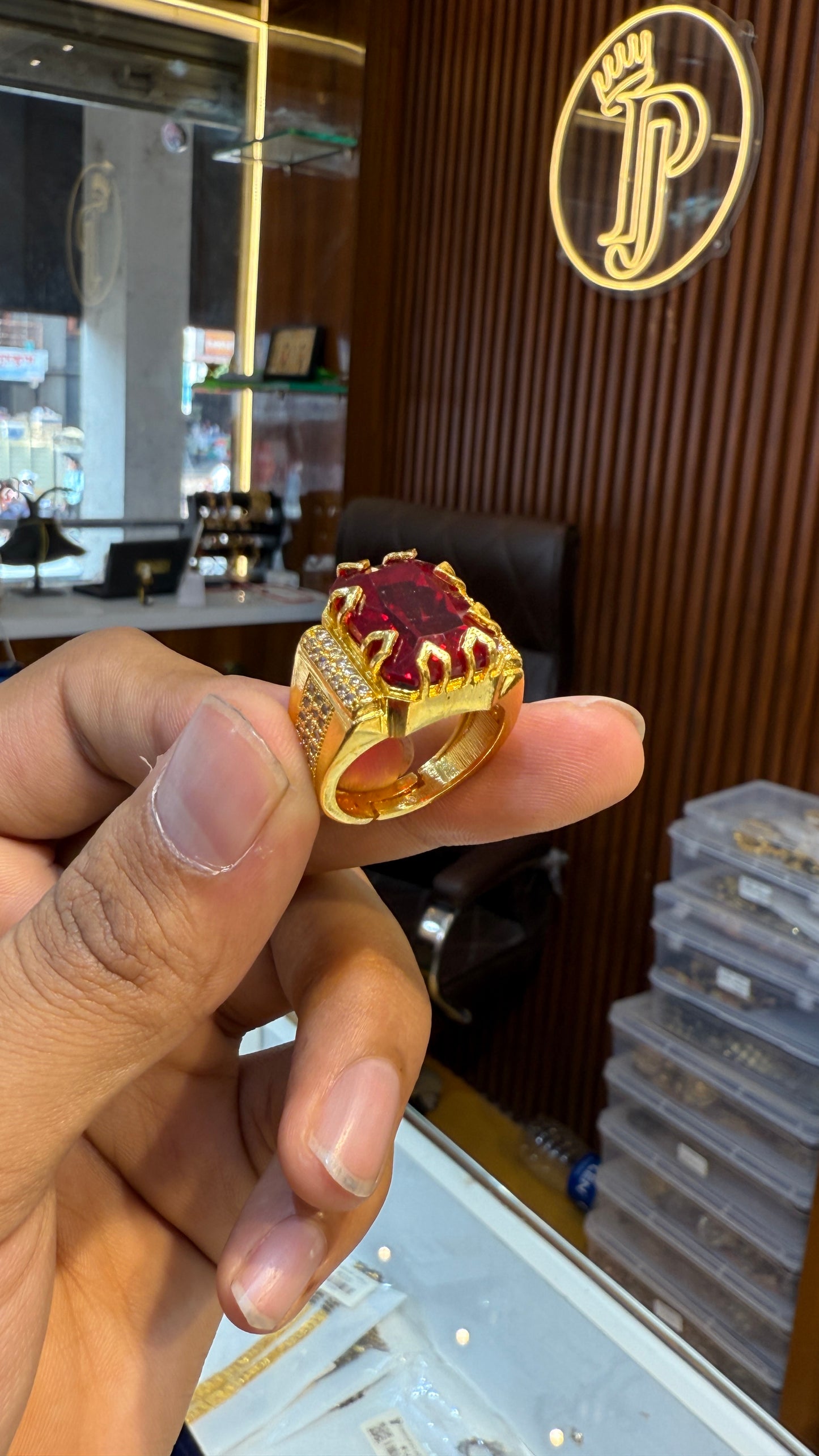 Red Stone Ring 3.2⭐️⭐️⭐️(581)
