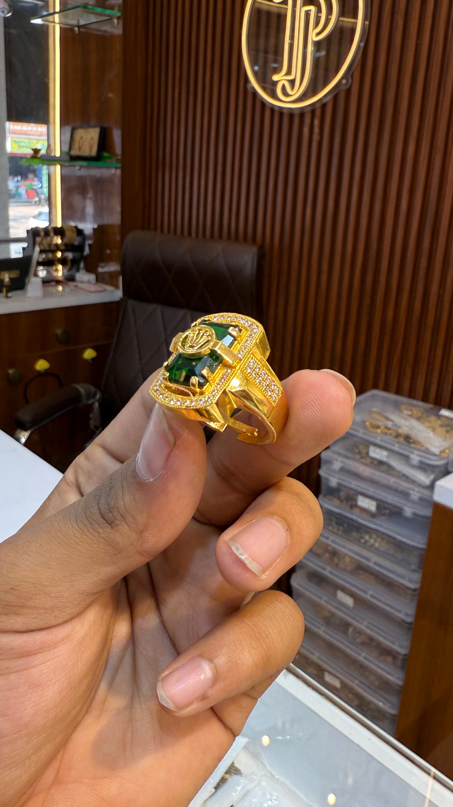 Green Stone Rolex Ring 4.5⭐️⭐️⭐️⭐️ (3525)