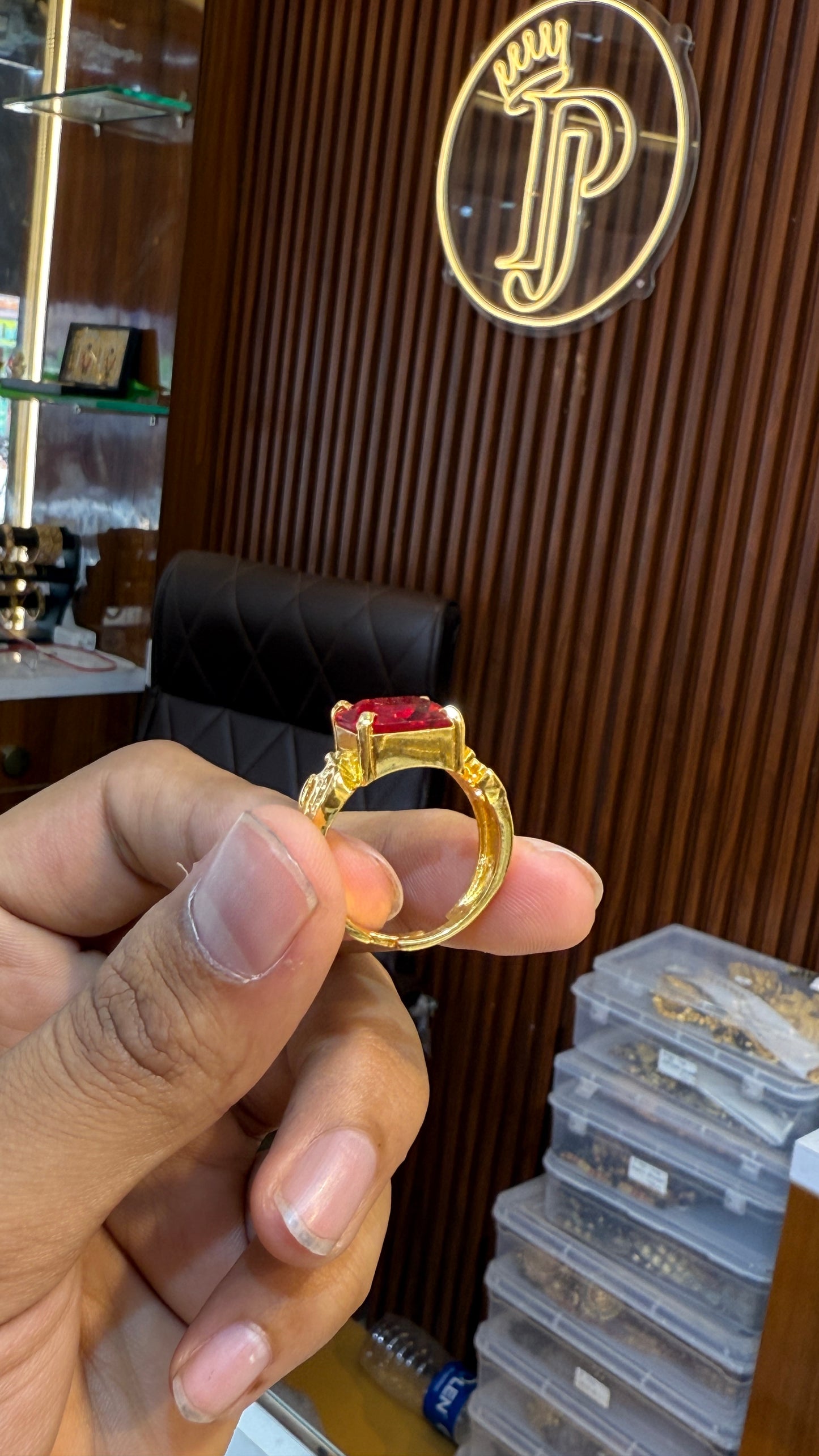 Om Red Stone Ring 4.8⭐️⭐️⭐️⭐️⭐️ (932)