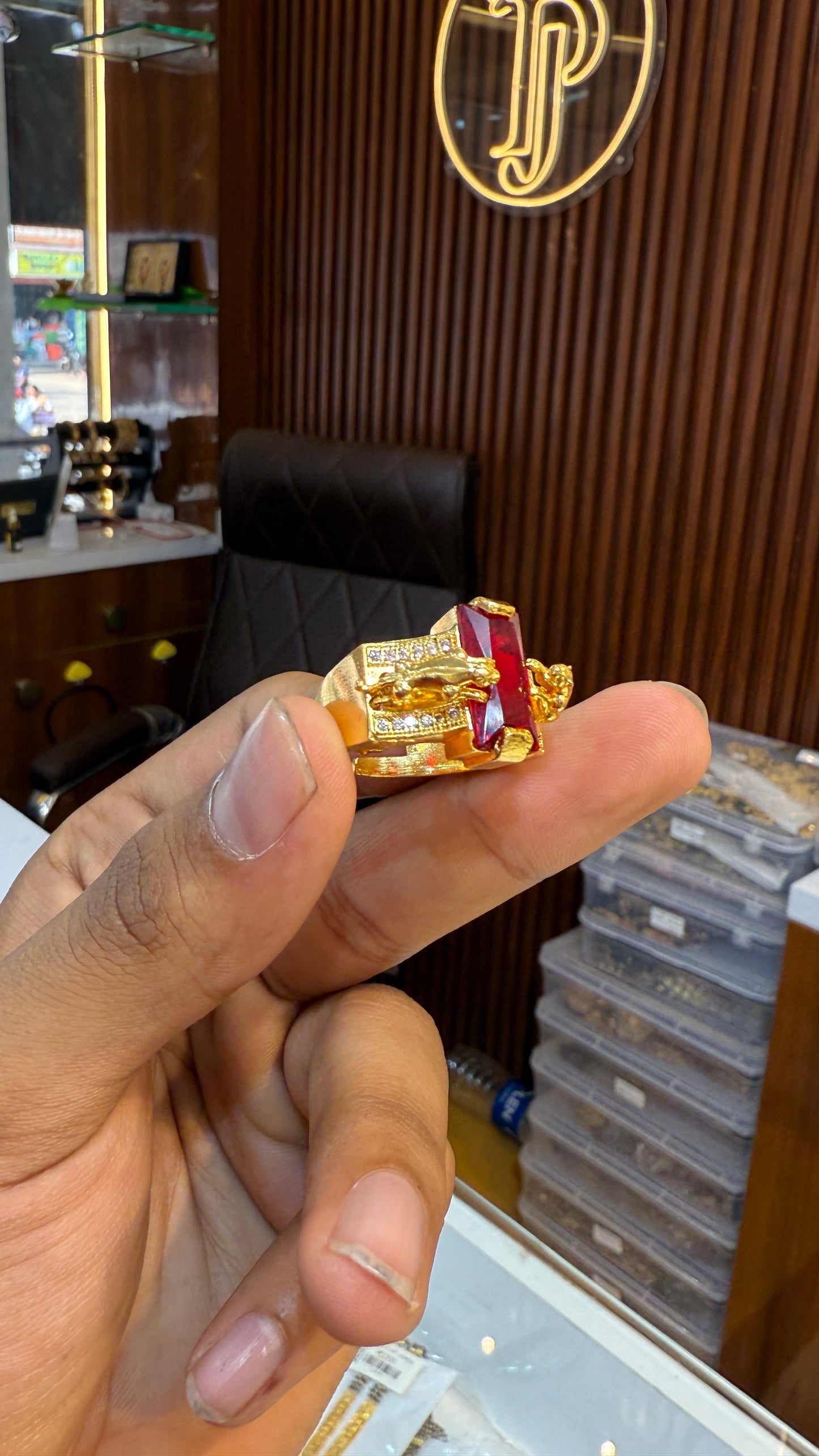 Red Stone Lion Ring 3.2⭐️⭐️⭐️(987)