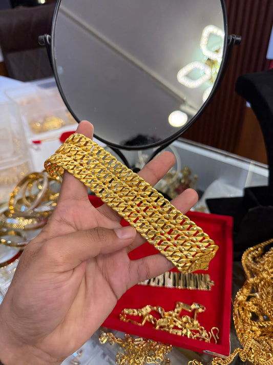 Bracelet 	⭐⭐⭐⭐⭐ 4.9 (12,845)