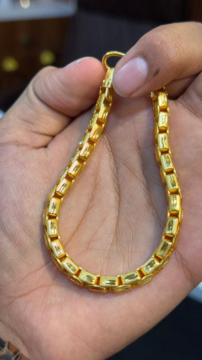 Box Bracelet                                      4.8 ⭐️⭐️⭐️⭐️⭐️(12060)