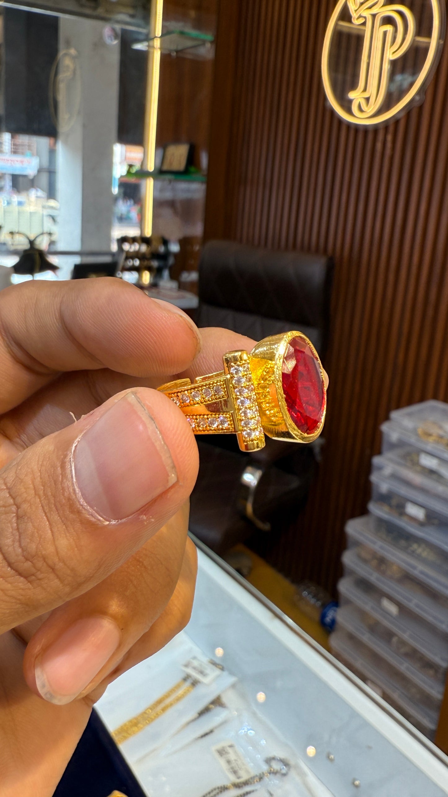 Red Stone Ring                                                                          4.1⭐️⭐️⭐️⭐️ (804)