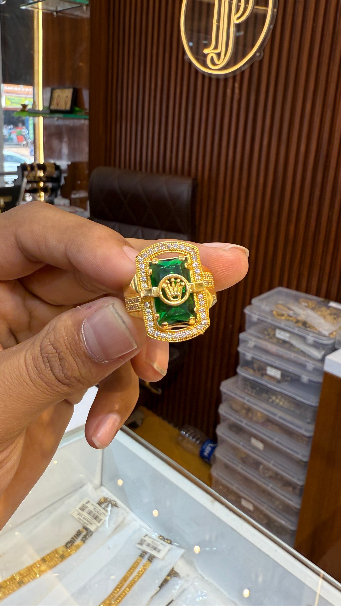 Green Stone Rolex Ring           4.5⭐️⭐️⭐️⭐️ (3525)