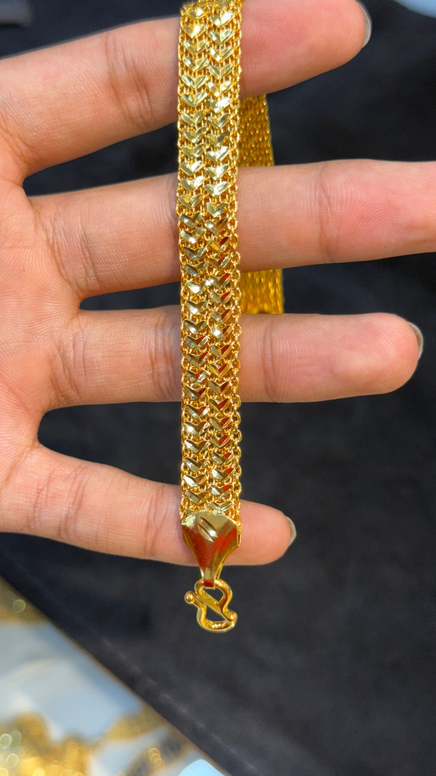 Bracelet Gold Plated bracelet                                                            3.9⭐️⭐️⭐️(1198)