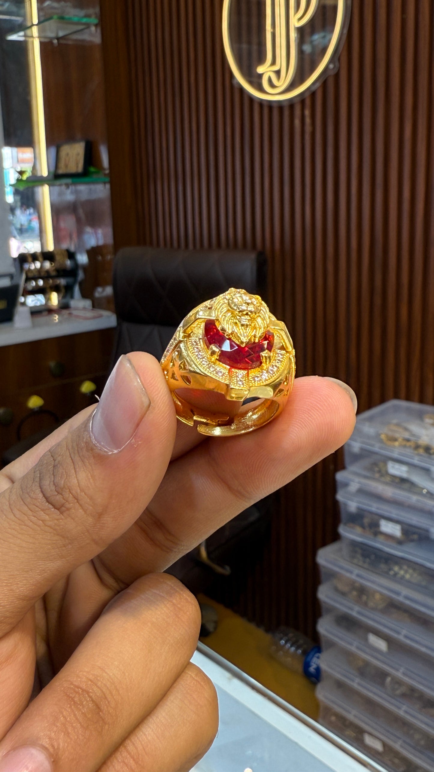 Lion Red Stone Ring       3.2⭐️⭐️⭐️(347)