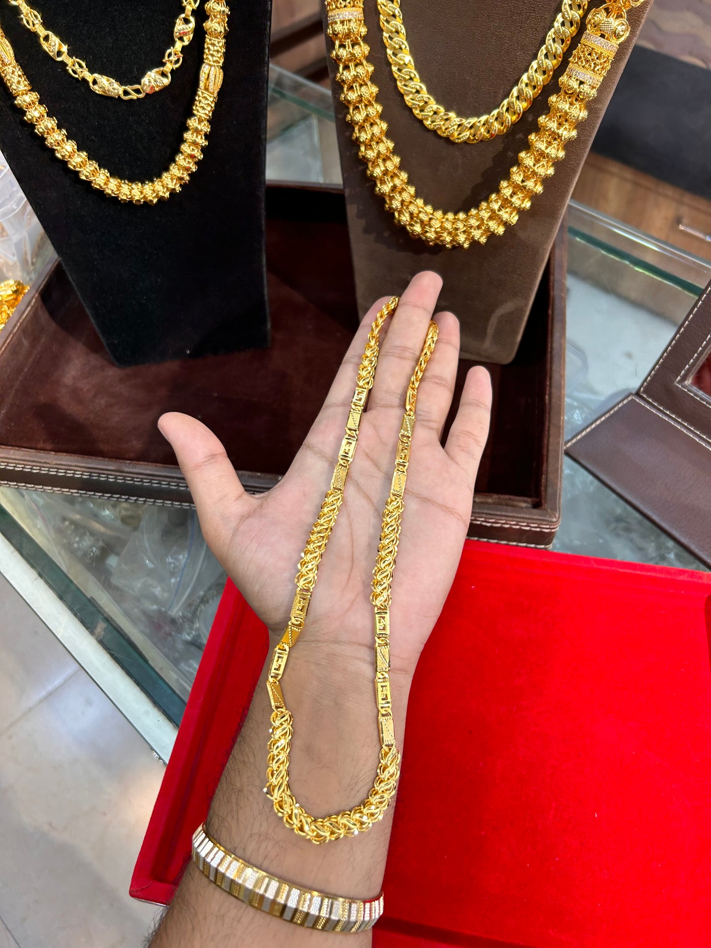 Lotus + Nawabi chain