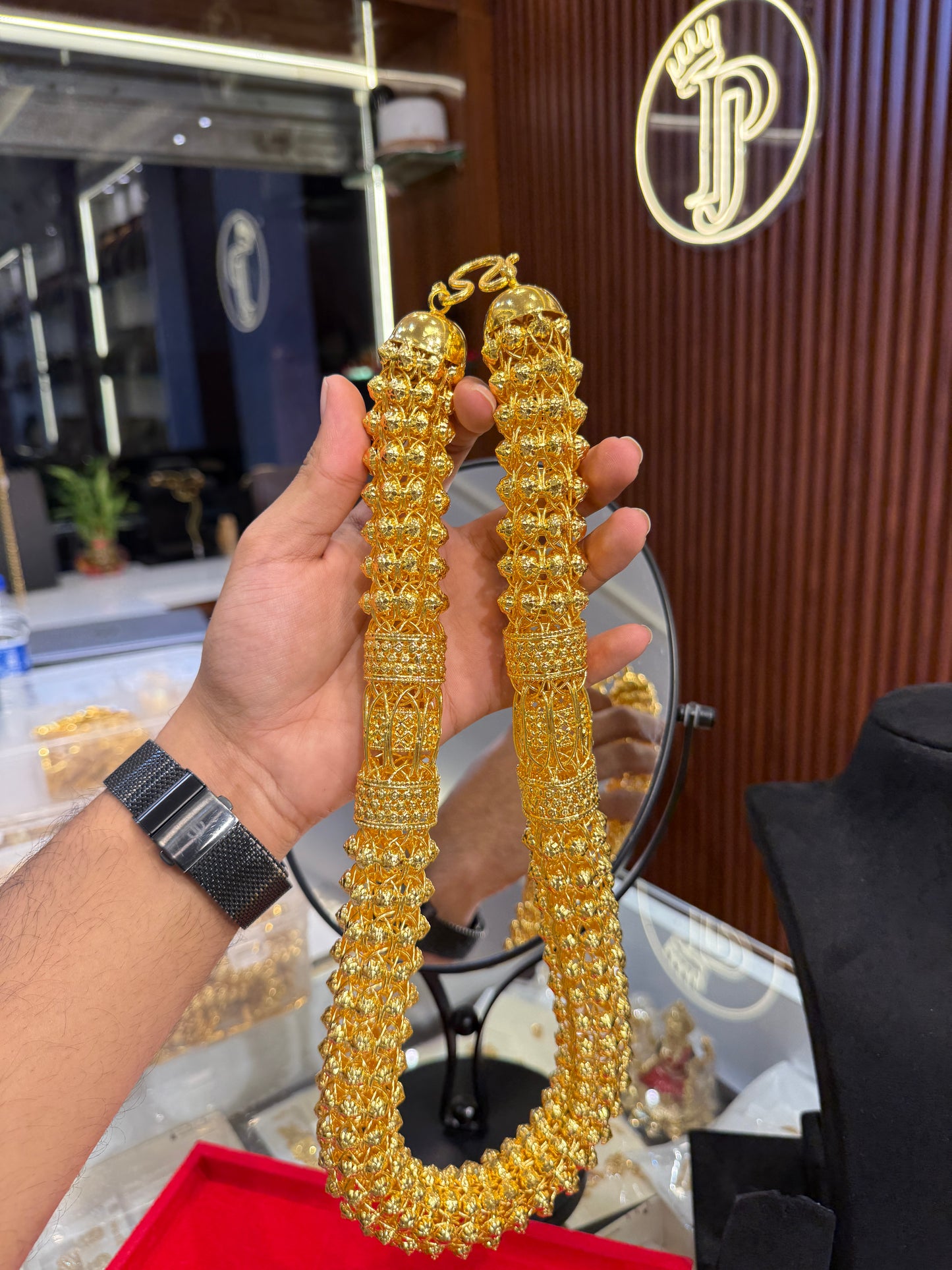 Hollow Hollow ⭐⭐⭐⭐☆ 4.0 (13,200)