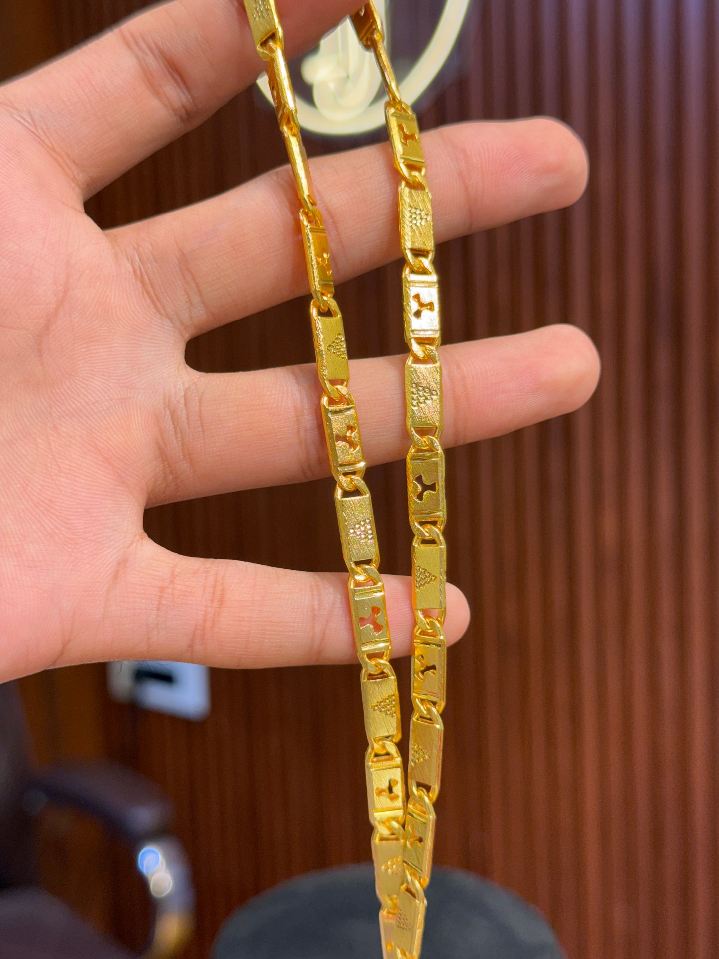 Chain ⭐⭐⭐⭐☆ 4.0 (13,200)