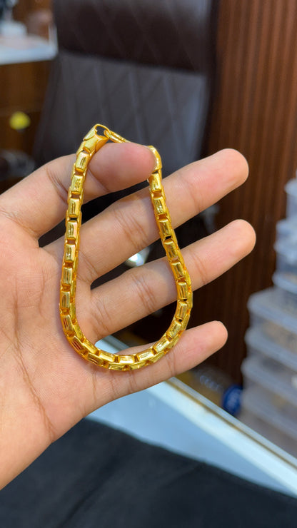 Box Bracelet                                      4.8 ⭐️⭐️⭐️⭐️⭐️(12060)