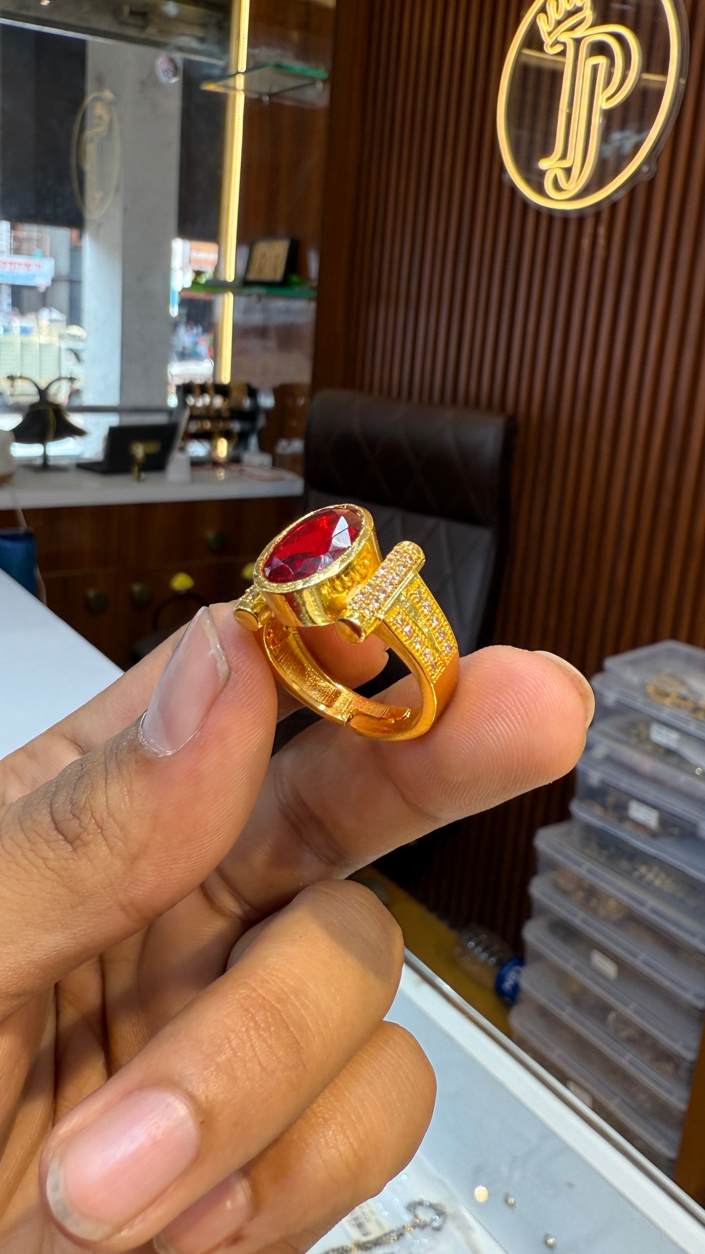 Red Stone Ring                                                                          4.1⭐️⭐️⭐️⭐️ (804)
