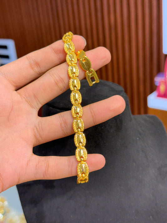 Bracelet 	⭐⭐⭐⭐⭐ 4.8 (9,430)