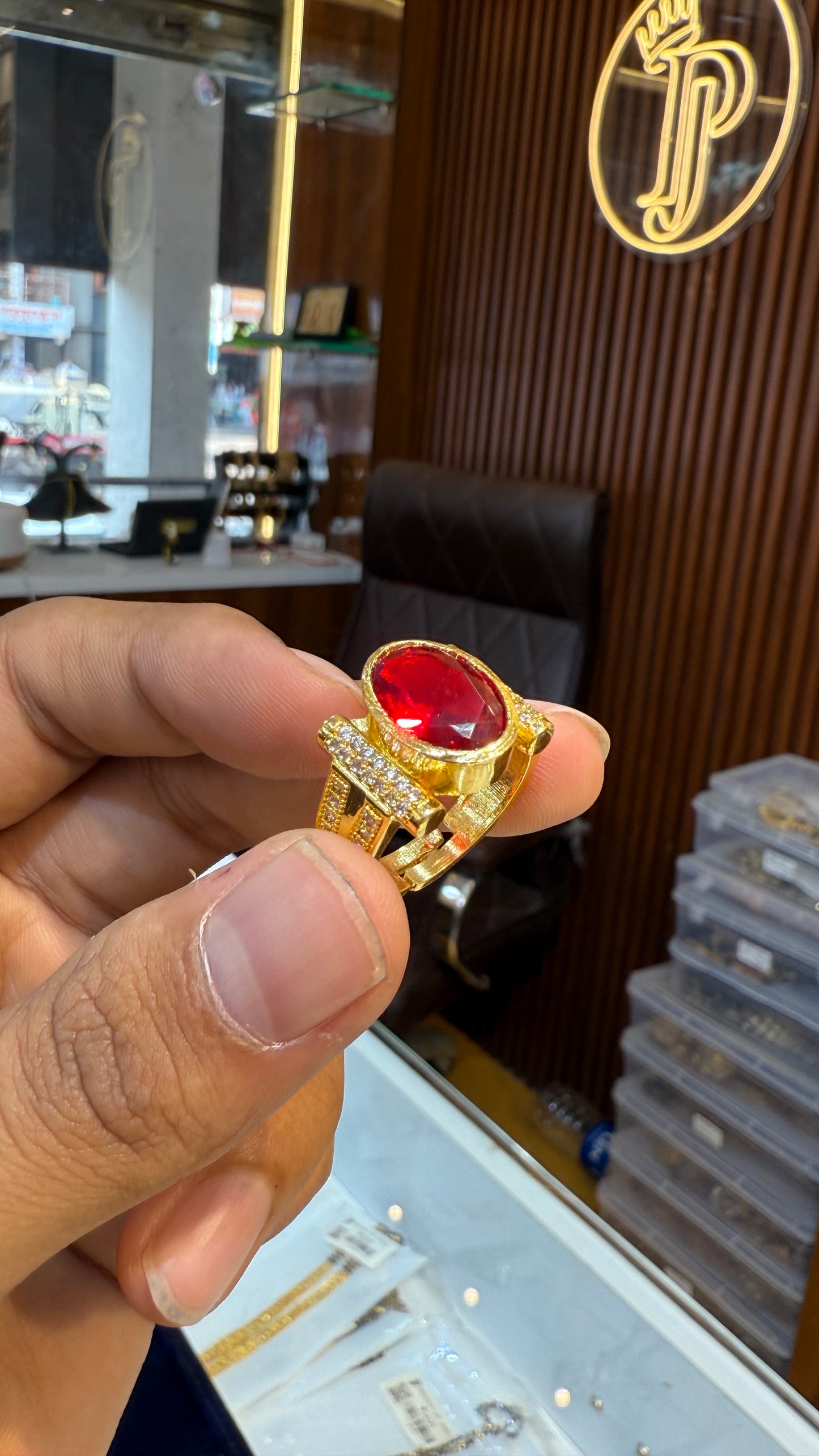 Red Stone Ring                                                                          4.1⭐️⭐️⭐️⭐️ (804)