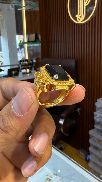 Black Stone Ring                               4.2 ⭐️⭐️⭐️⭐️(980)