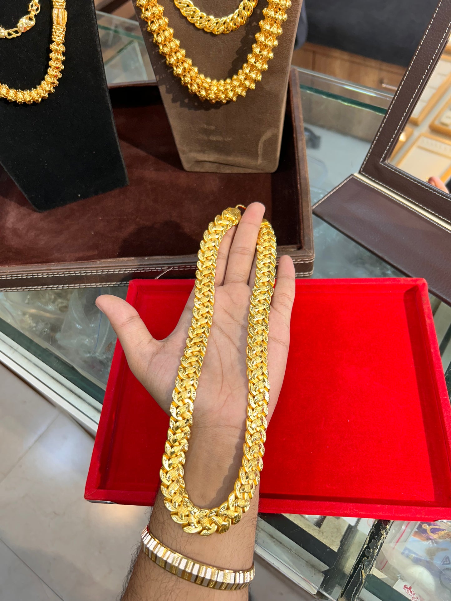 S singapuri chain