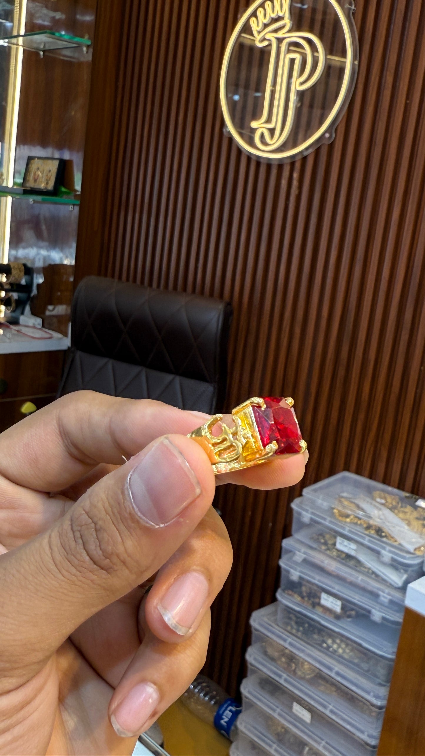 Om Red Stone Ring      4.8⭐️⭐️⭐️⭐️⭐️ (932)