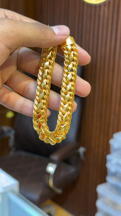Bracelet Gold Plated bracelet                                                 4.2⭐️⭐️⭐️⭐️(656)