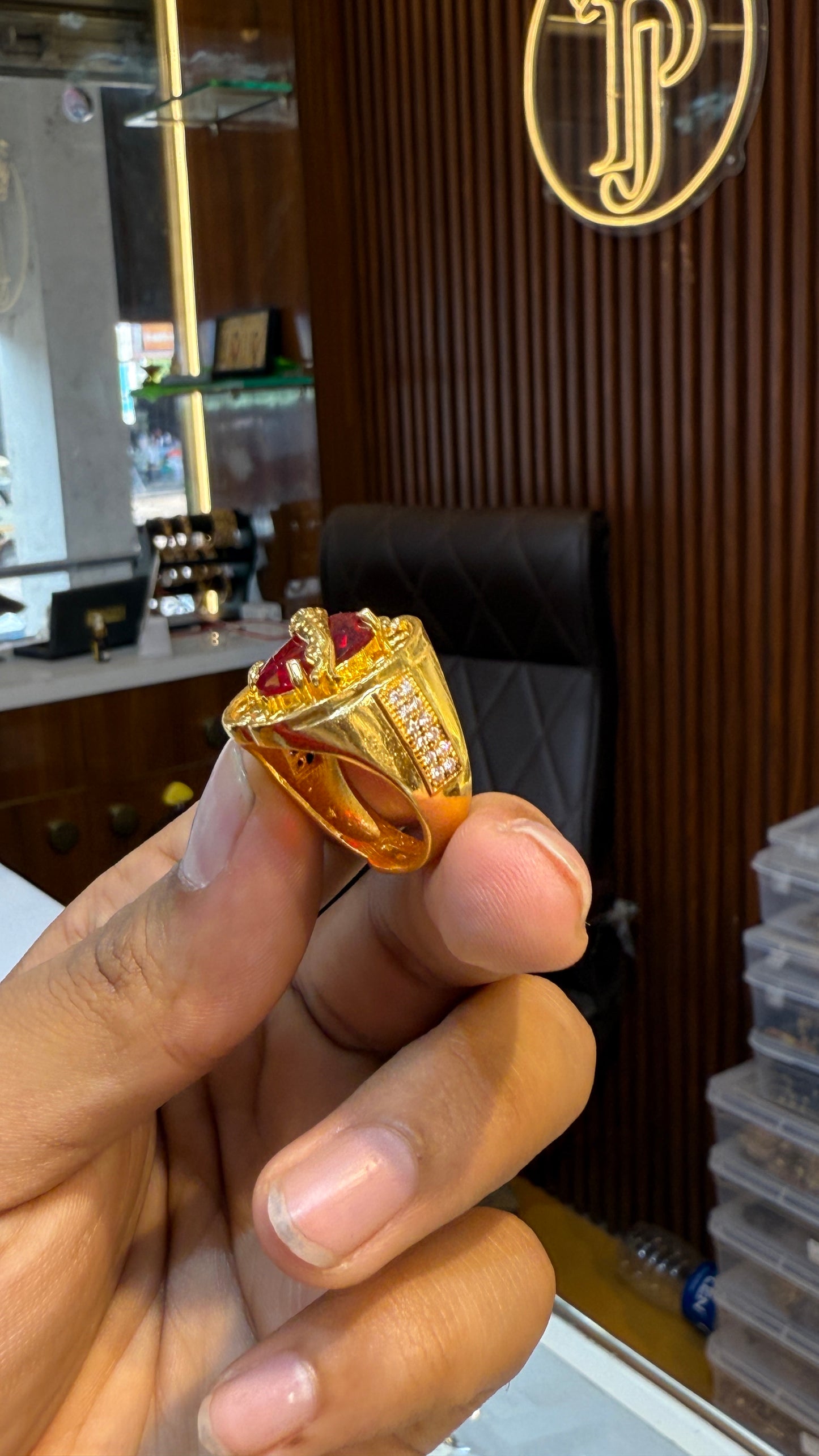 Jaguar Red Stone Ring                           4.7 ⭐️⭐️⭐️⭐️⭐️(7060)