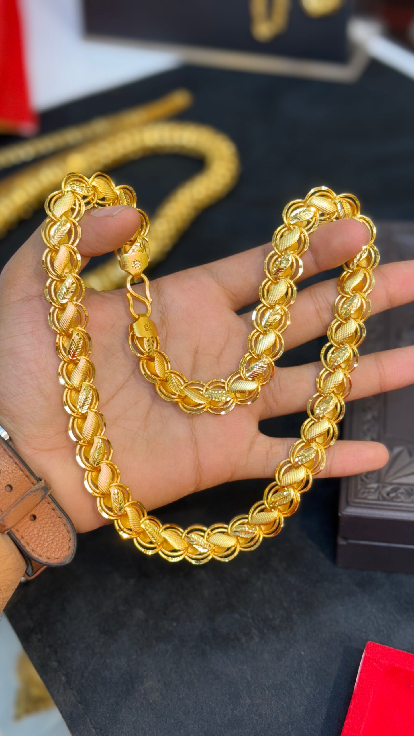Big lotus chain                       4.9⭐️⭐️⭐️⭐️ (3408)