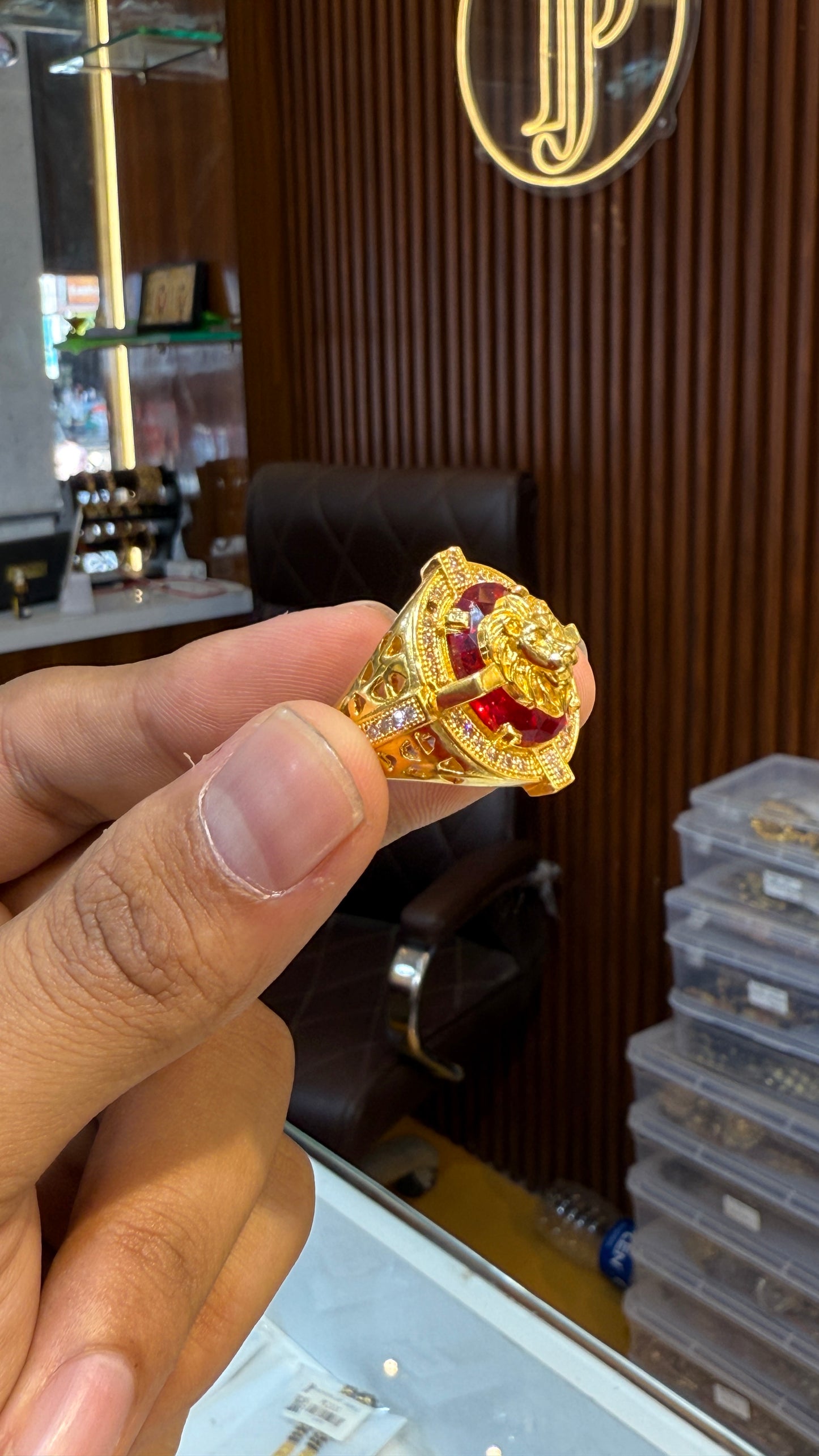 Lion Red Stone Ring       3.2⭐️⭐️⭐️(347)